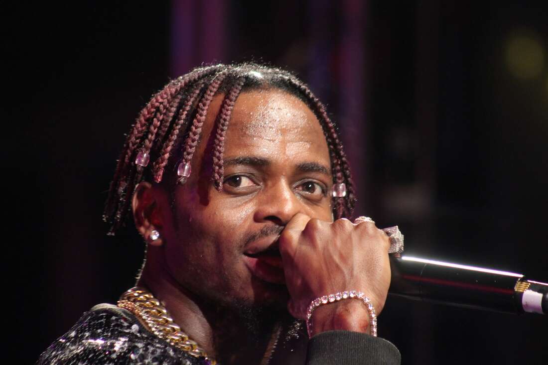 Tanzania bans Diamond's 'Mtasubiri' video over 'disrespectful' content - Vimarsana News