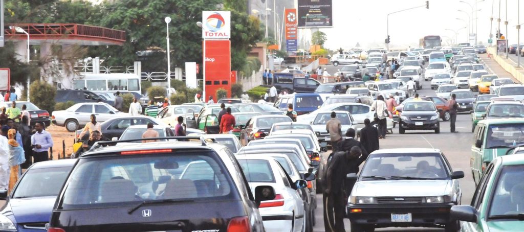 Frustration as Nigerians scramble for petrol, new banknotes - Vimarsana News