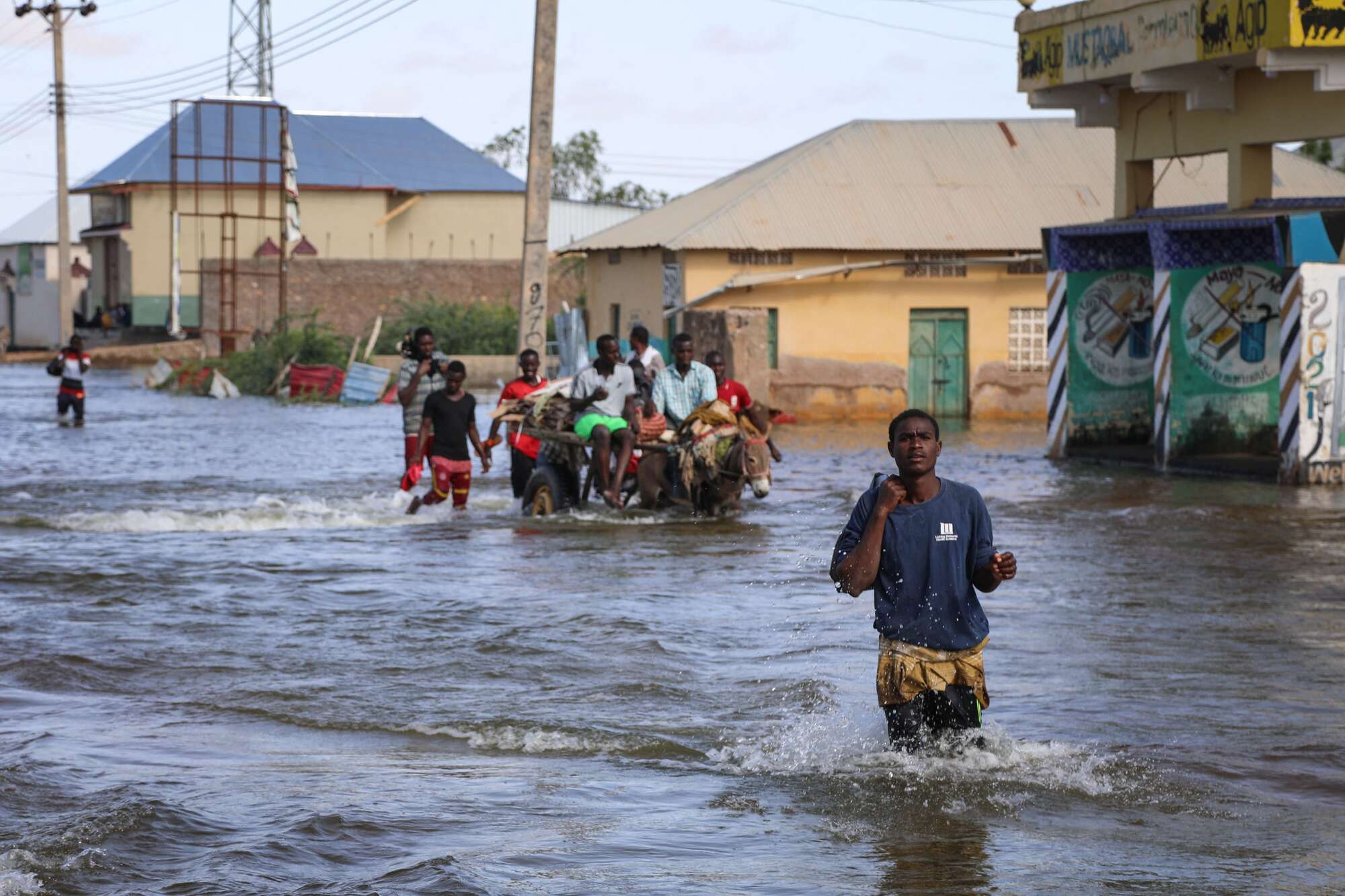 About 250,000 people flee floods in central Somalia 'ocean' town - The ...