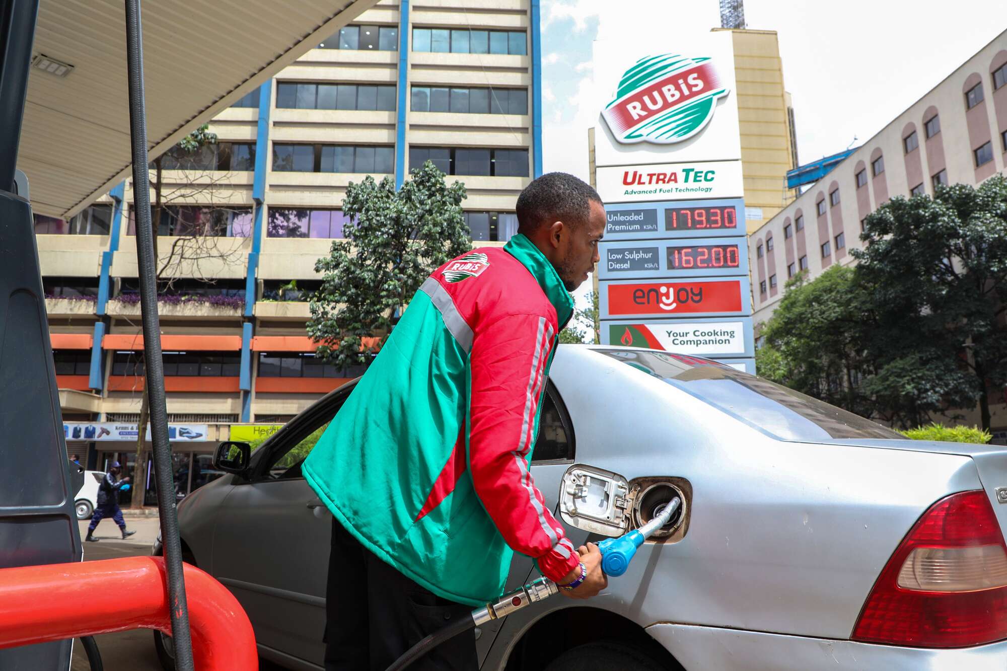 The double-edged sword of Africa's rising petrol price - Vimarsana News