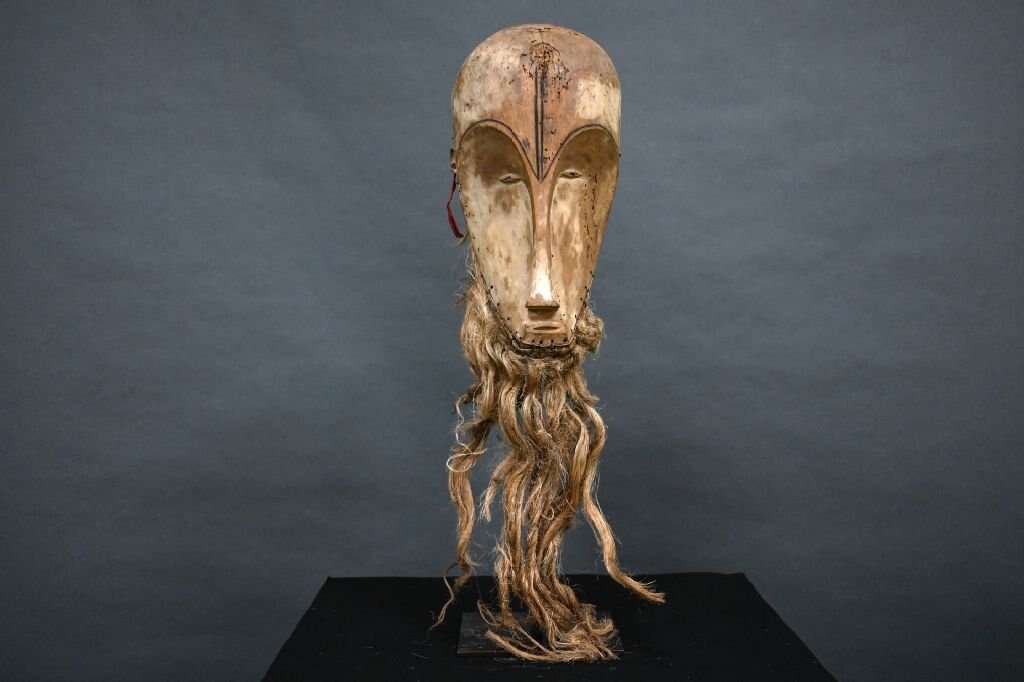 Controversial sale of Gabon mask cleared by French court - Vimarsana News