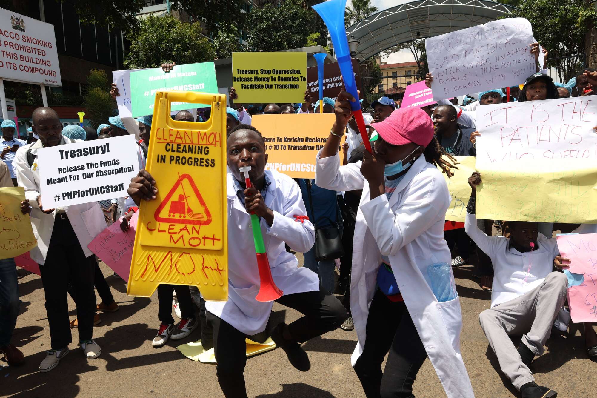 Kenyan doctors strike over pay and training enters third week - Vimarsana News