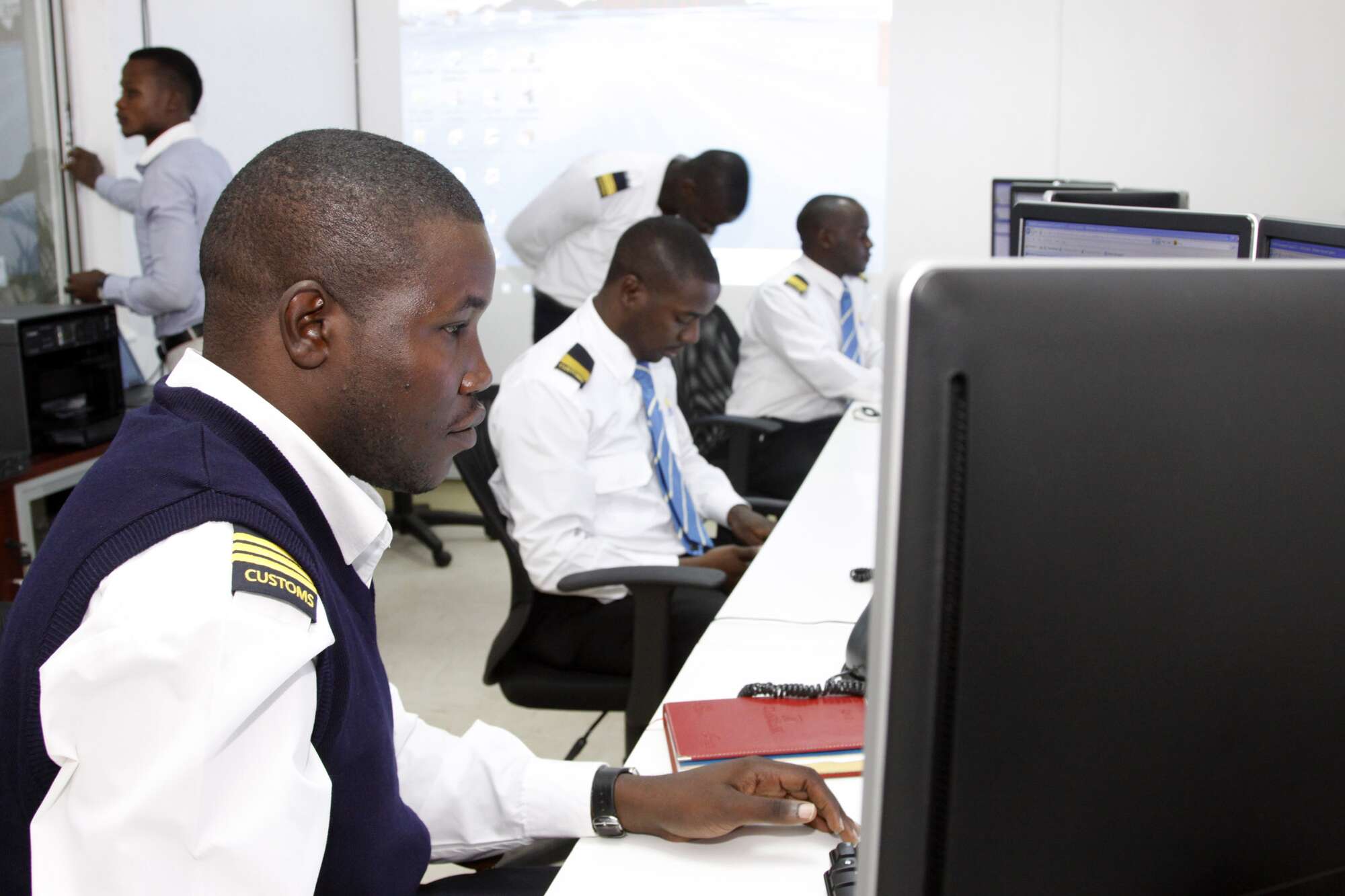Uganda traders in a fix over tight rules on China imports - Vimarsana News