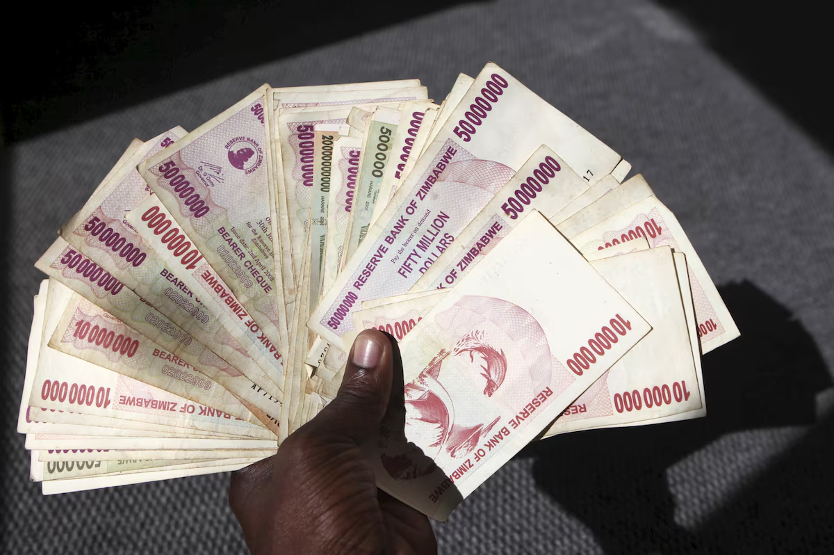 Zimbabwe illegal moneychangers back in streets after new currency launched