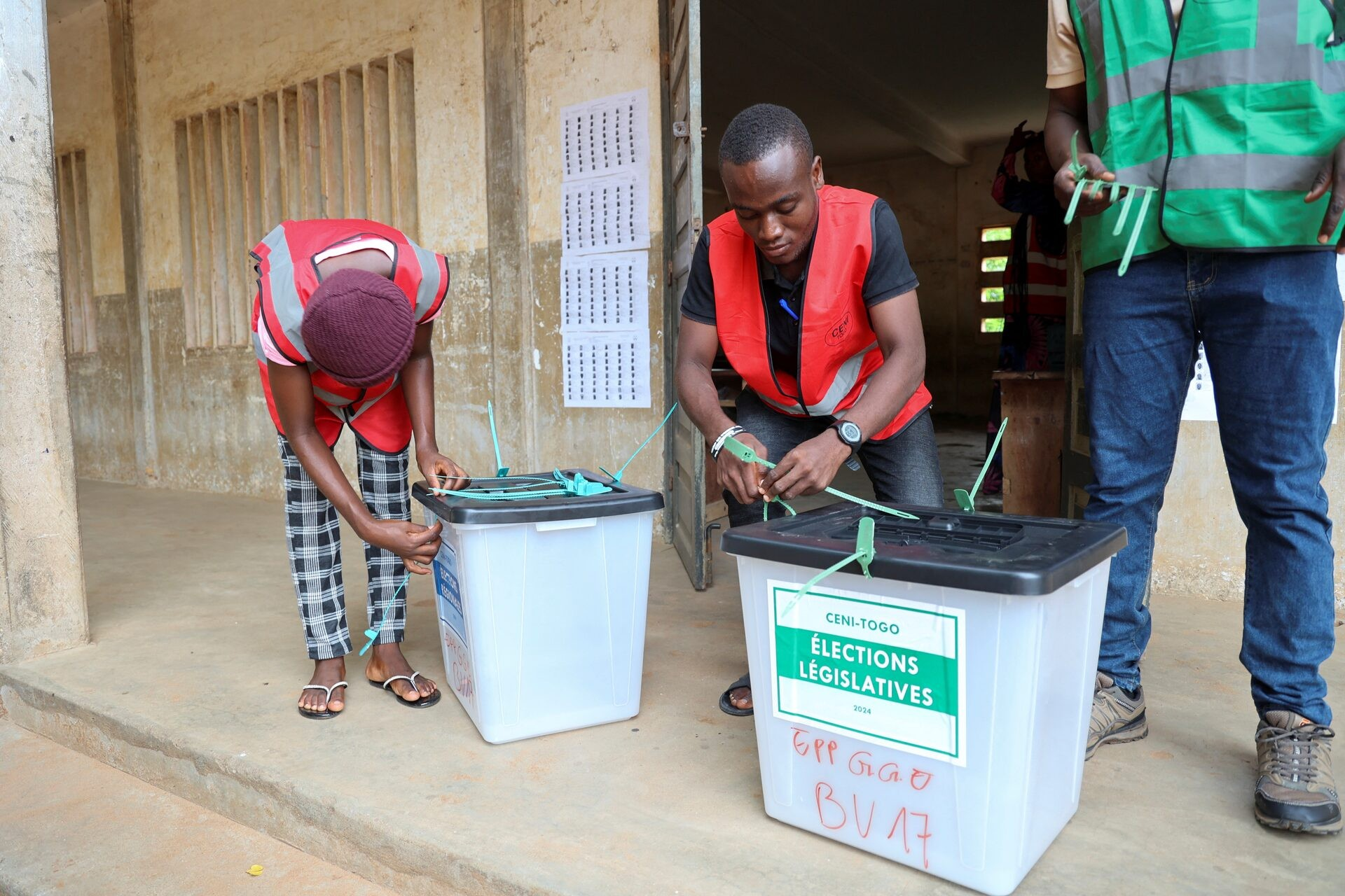 Issues African poll bodies face go beyond 'democratic backsliding', analysis show - Vimarsana News
