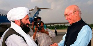 Sartaj Aziz, Mullah Mohammad Hassan Akhund