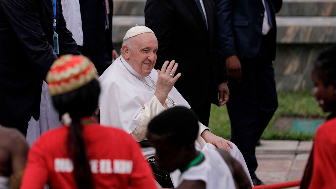 Pope Francis arrives in Kinshasa