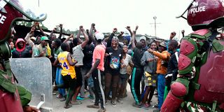 Residents of Mathare in Nairobi confront anti-riot police officers