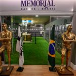 pele statues