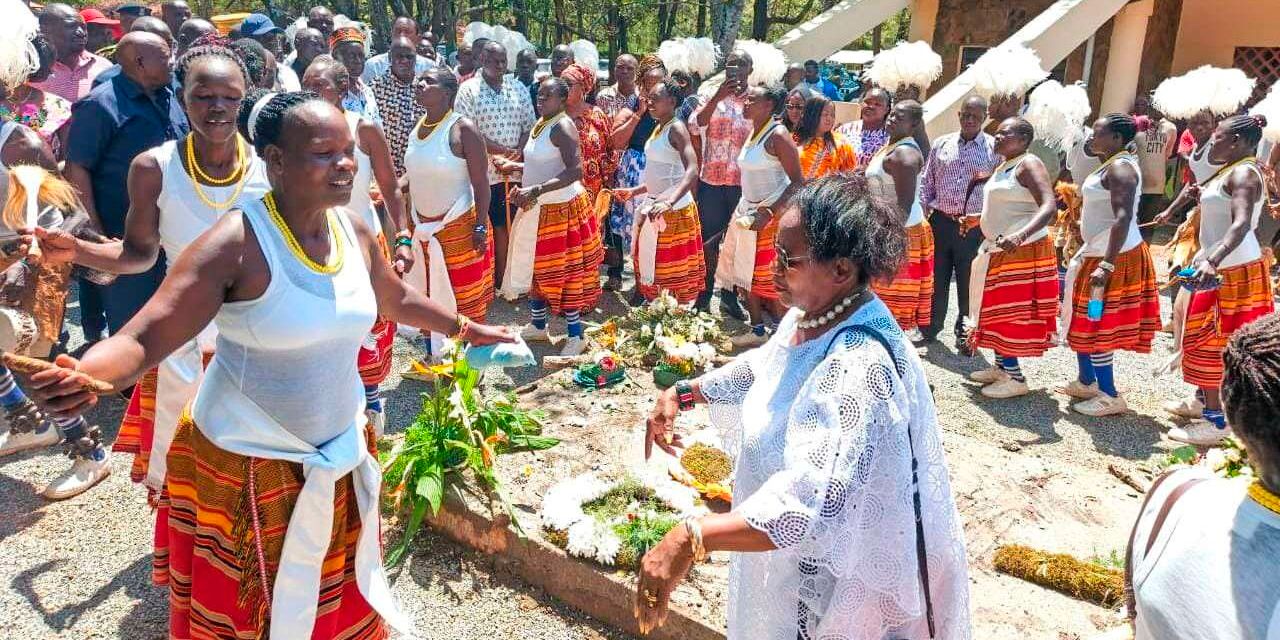 Raila’s grave draws pilgrims as battle for ODM succession heats up ...